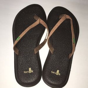 Sanuk Flip flops